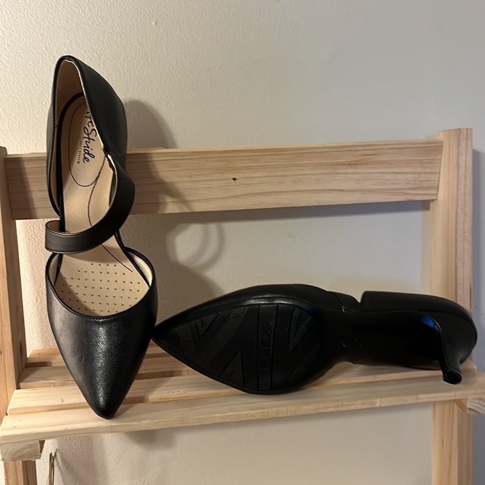 Life Stride Women Suki Pump - Picture 2 of 3